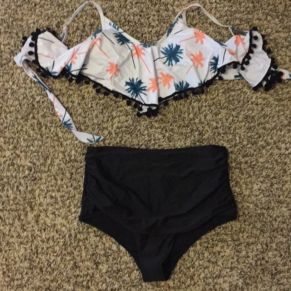 2 pieces swimming suit. Brand new size L
